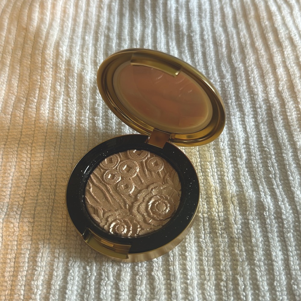 MAC Limited Edition Lunar Lights highlighter.